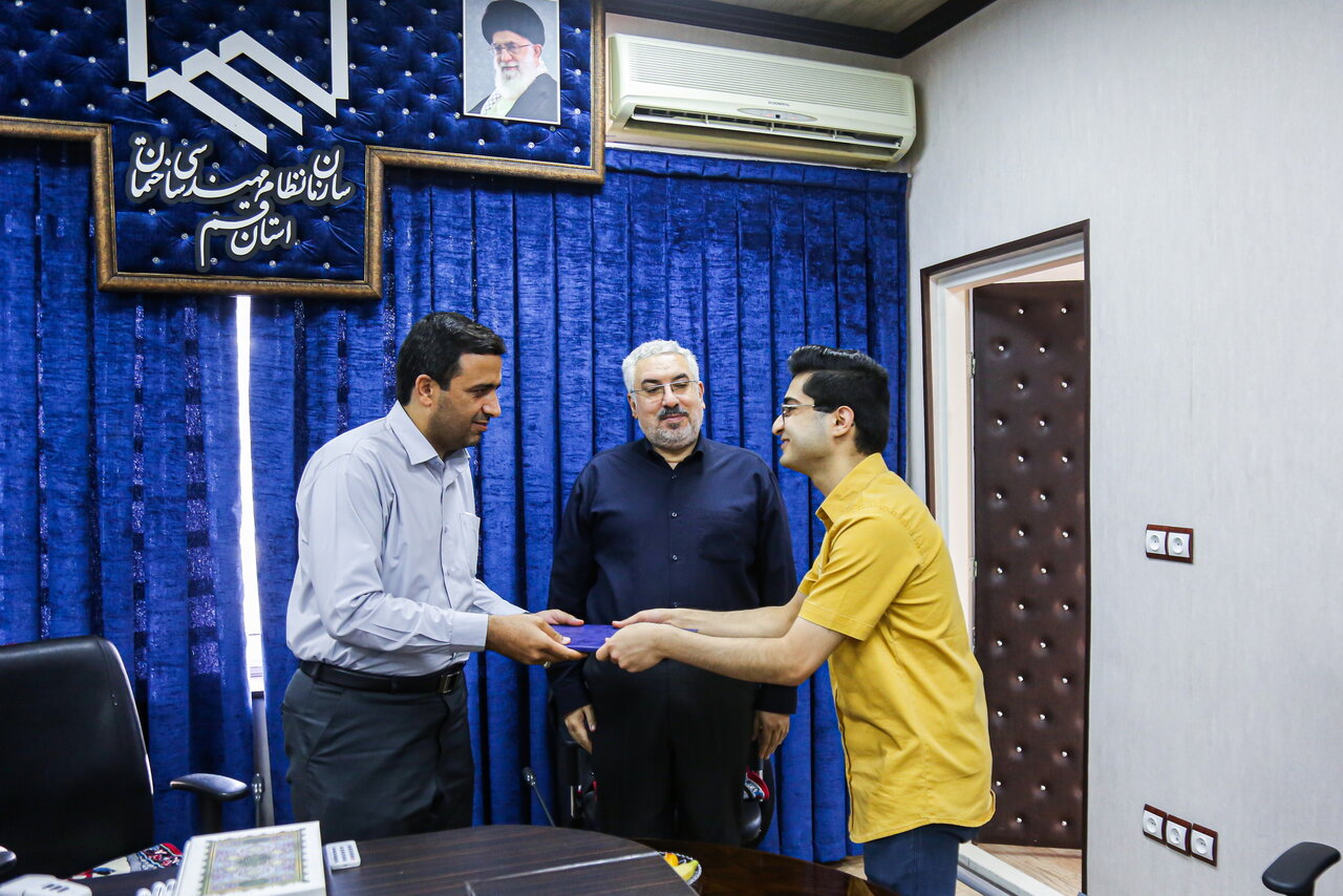 برگزیده کنکور سراسری عضو خانواده نظام مهندسی قم تجلیل شد