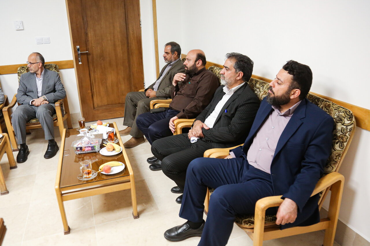 بازدید مدیر کل امور مالیاتی قم از ارائه خدمات ثبت اظهارنامه مالیاتی در سازمان