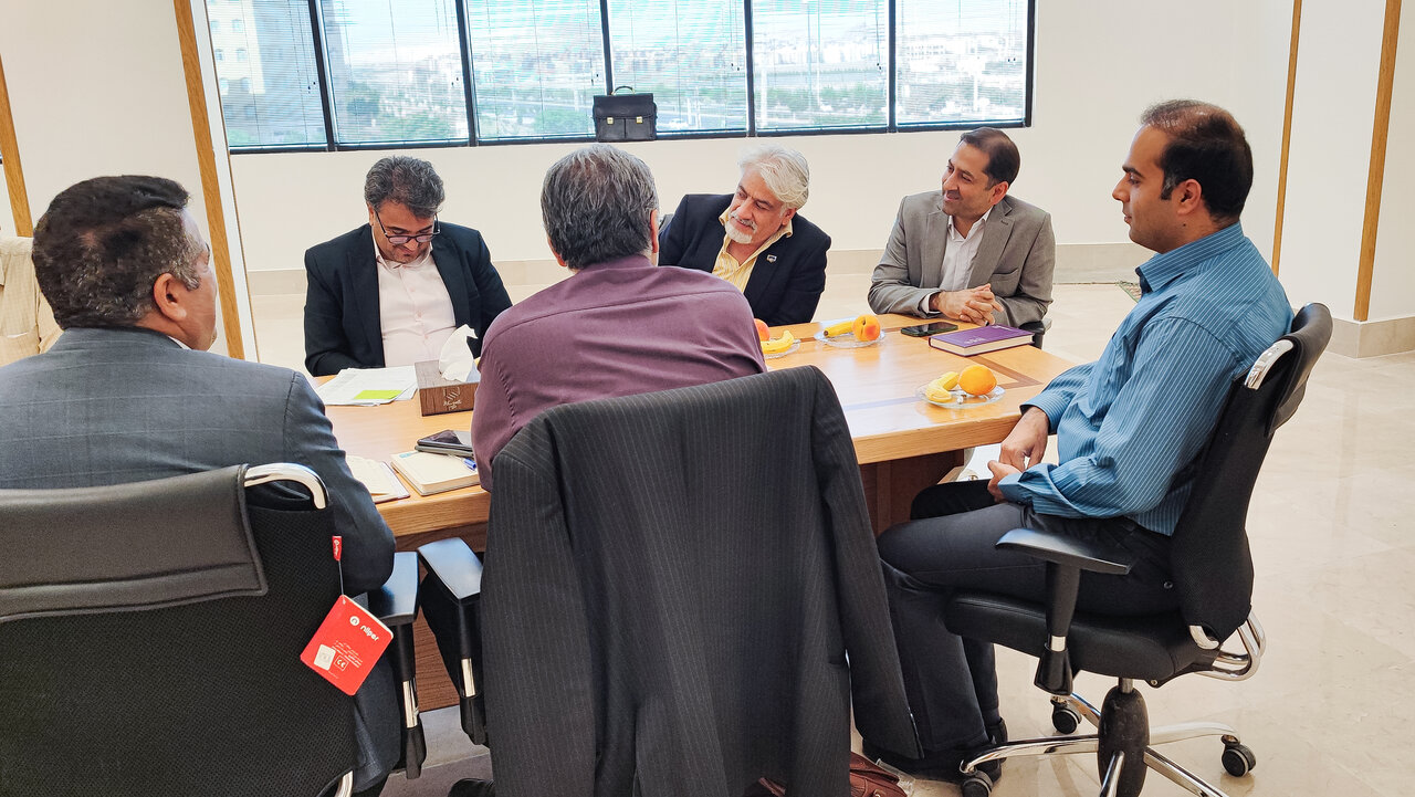 تجلیل از دو افتخار آفرین عرصه علمی عضو سازمان