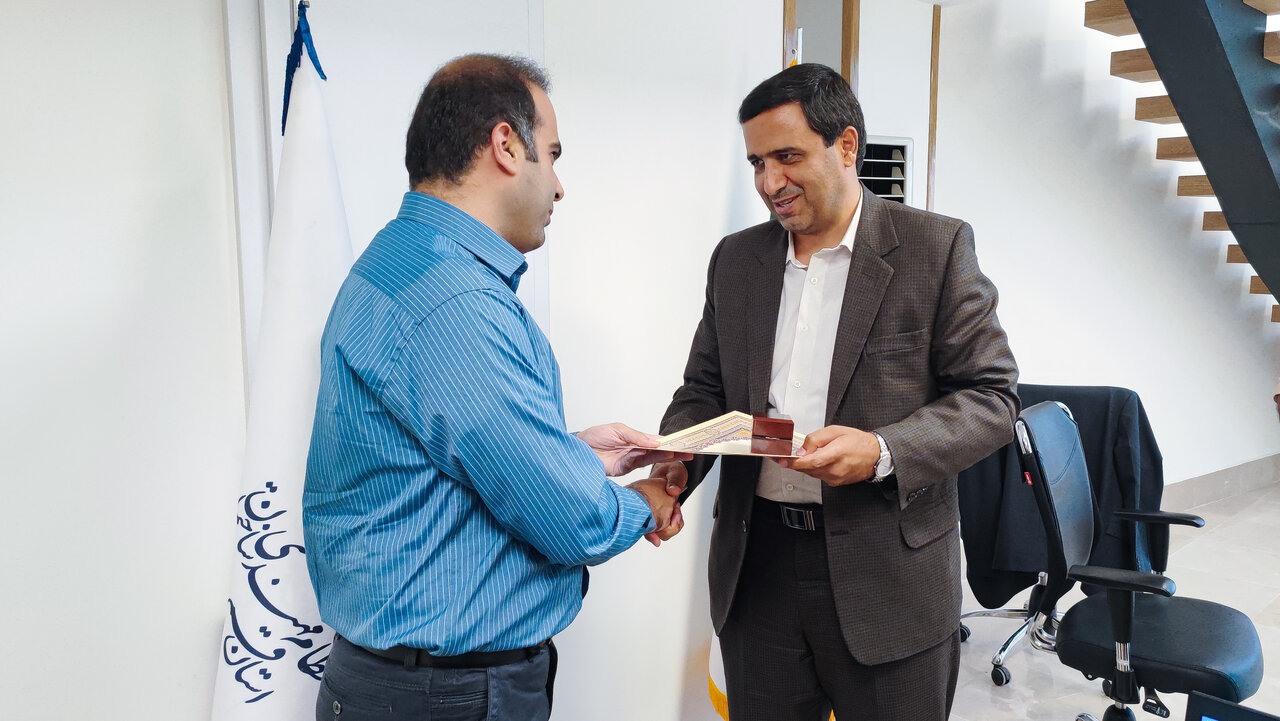 تجلیل از دو افتخار آفرین عرصه علمی عضو سازمان