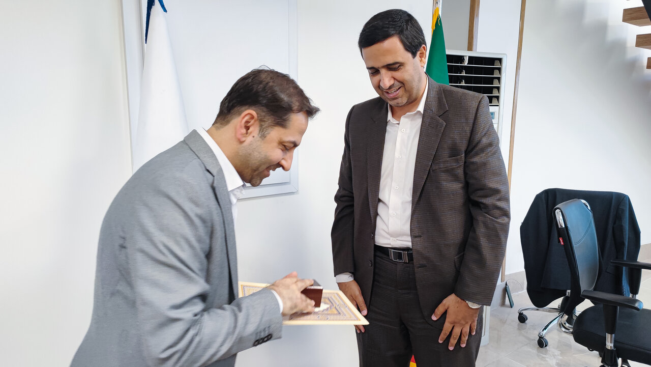 تجلیل از دو افتخار آفرین عرصه علمی عضو سازمان