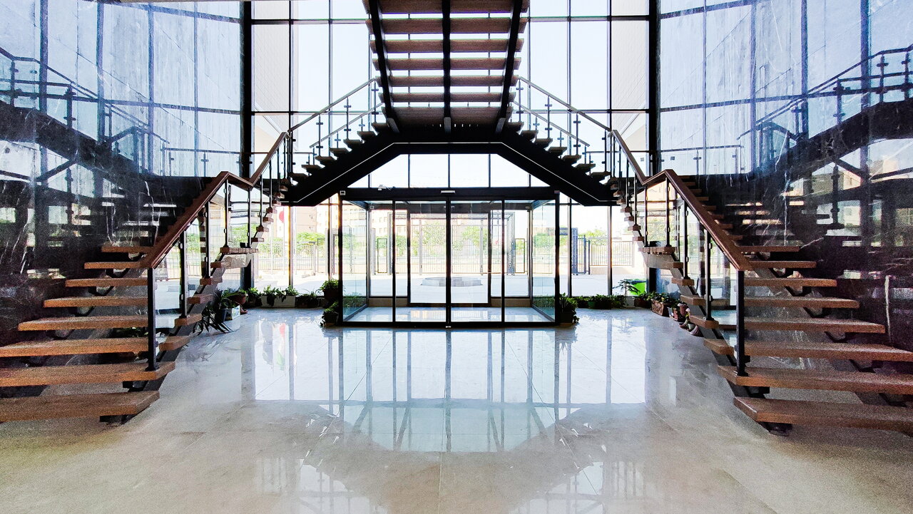 ویژگی های ساختمان اداری سازمان در گفتگو با دکتر سعادت طلب طراح ساختمان