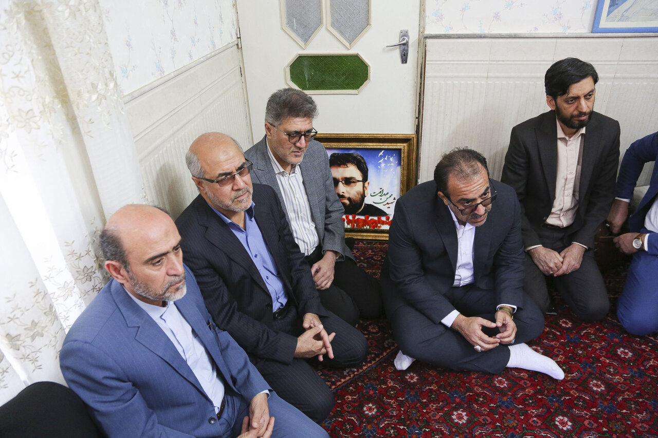 جمعی از مهندسان استان و کشور با خانواده شهید مهندس محسن صداقت دیدار کردند