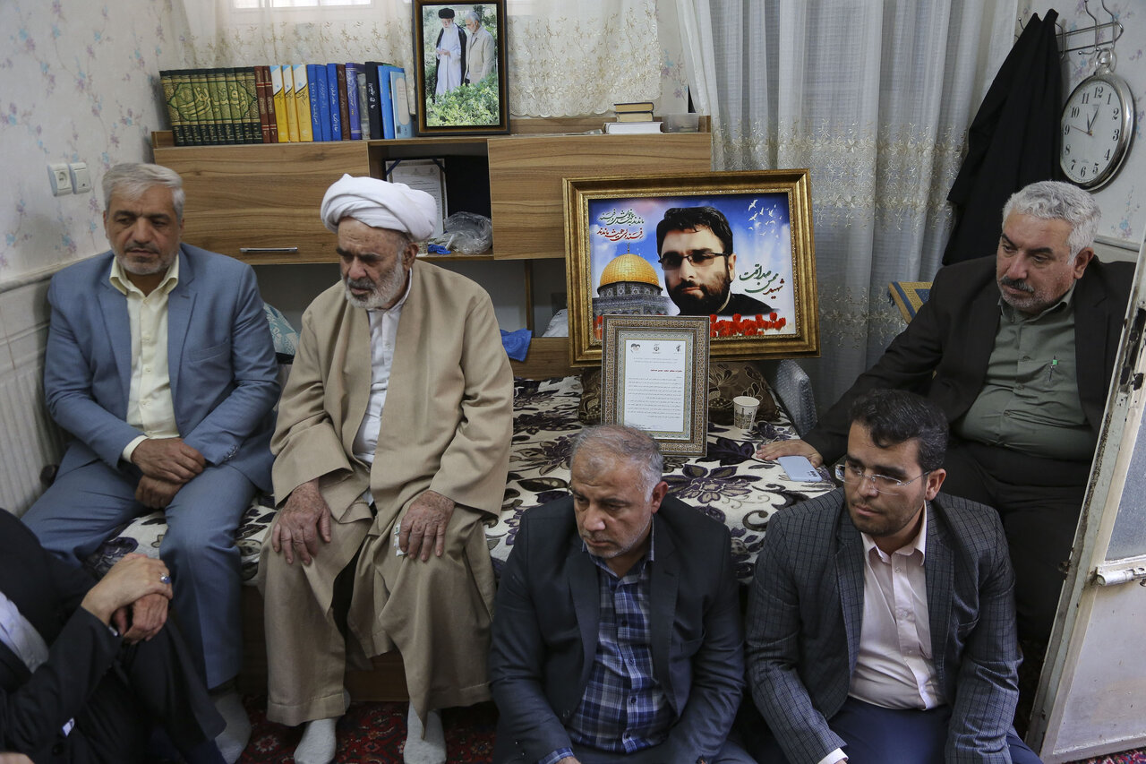 جمعی از مهندسان استان و کشور با خانواده شهید مهندس محسن صداقت دیدار کردند