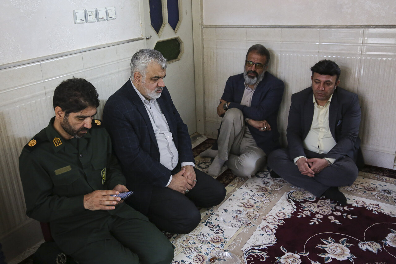 جمعی از مهندسان استان و کشور با خانواده شهید مهندس محسن صداقت دیدار کردند