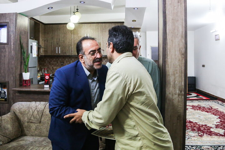 دیدار اعضای هیئت مدیره با یکی از اعضا و رزمنده در جنگ 12 روزه اخیر