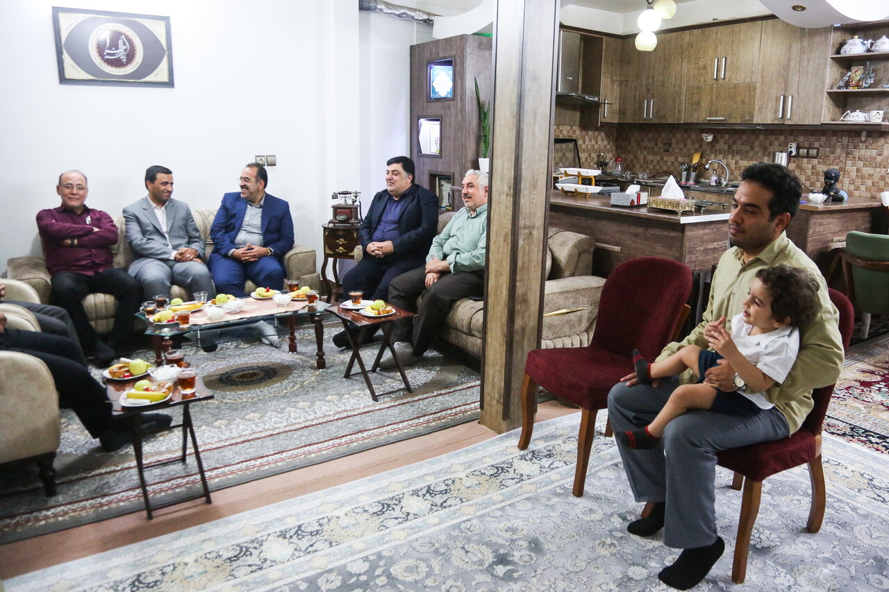 اعضای هیئت مدیره از رزمنده پدافند هوایی و عضو سازمان تجلیل کردند