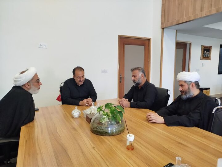 تجلیل رییس سازمان از خانواده شهیده لامردی جنگ تحمیلی سوم